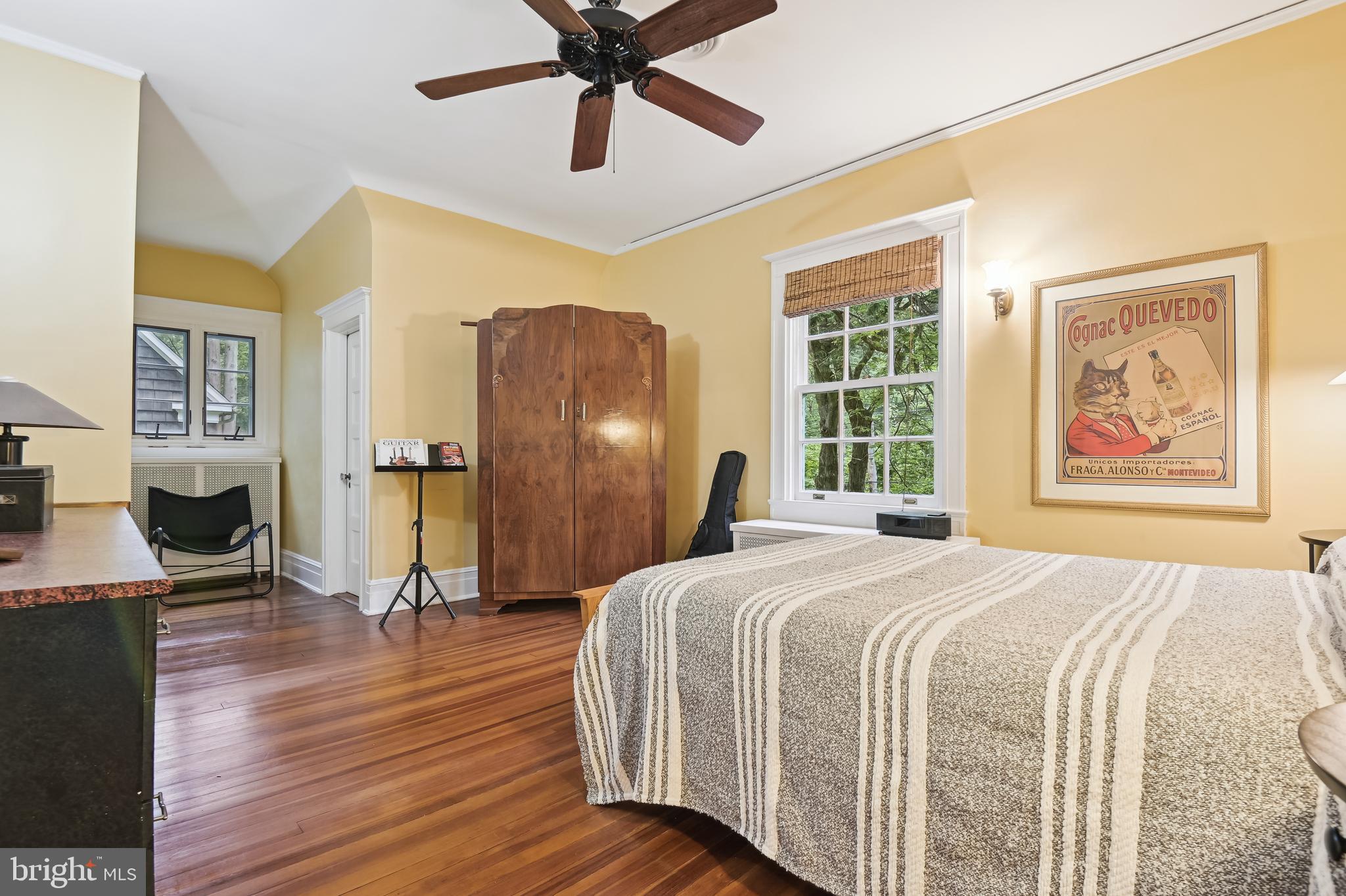 113 Deepdene Road Baltimore, MD 21210 - Photo 35 of 51 2nd Bed Rm with 2 exposures, view of grounds.