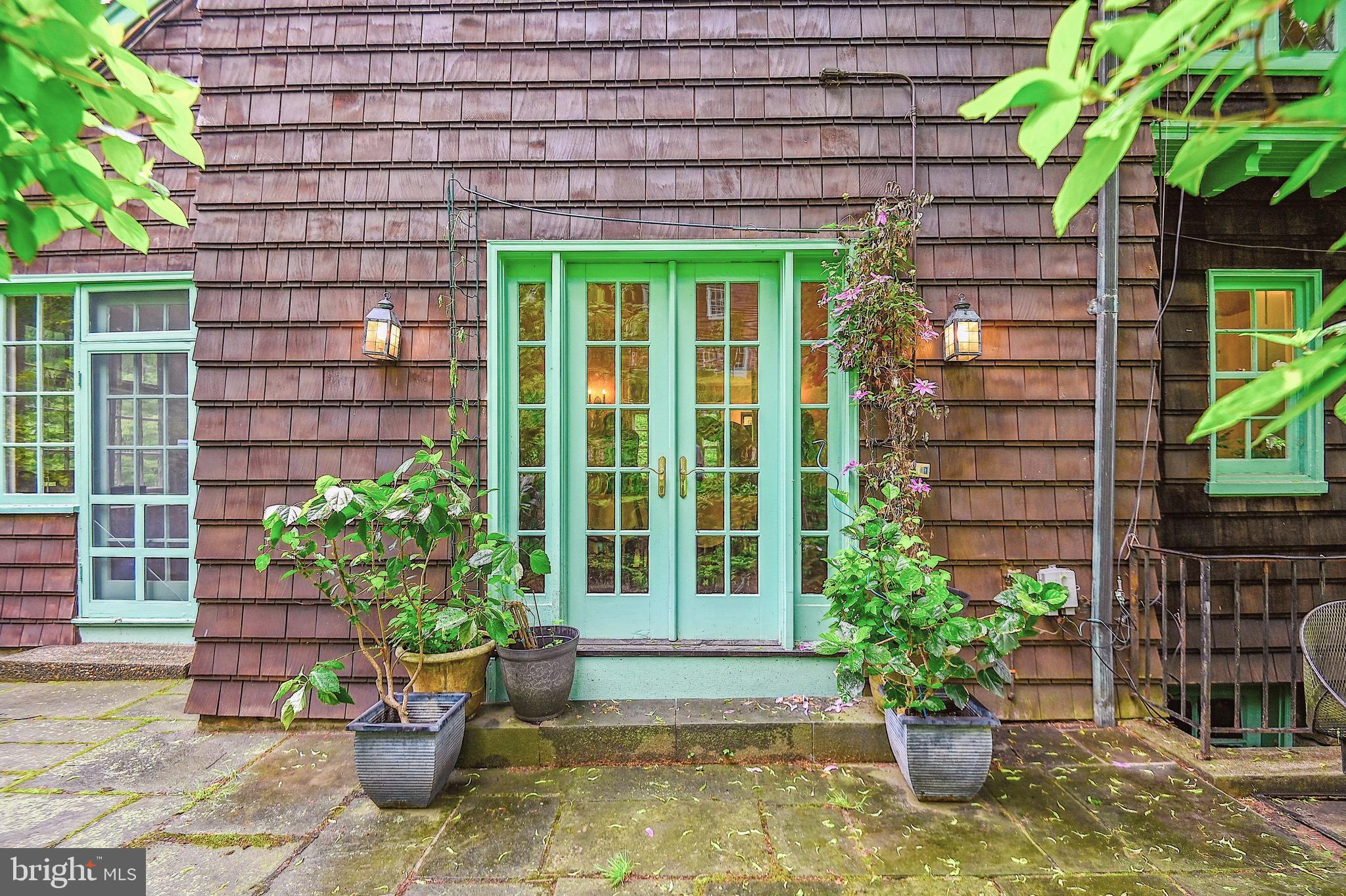 113 Deepdene Road Baltimore, MD 21210 - Photo 39 of 51 Freshly stained and painted exterior!
