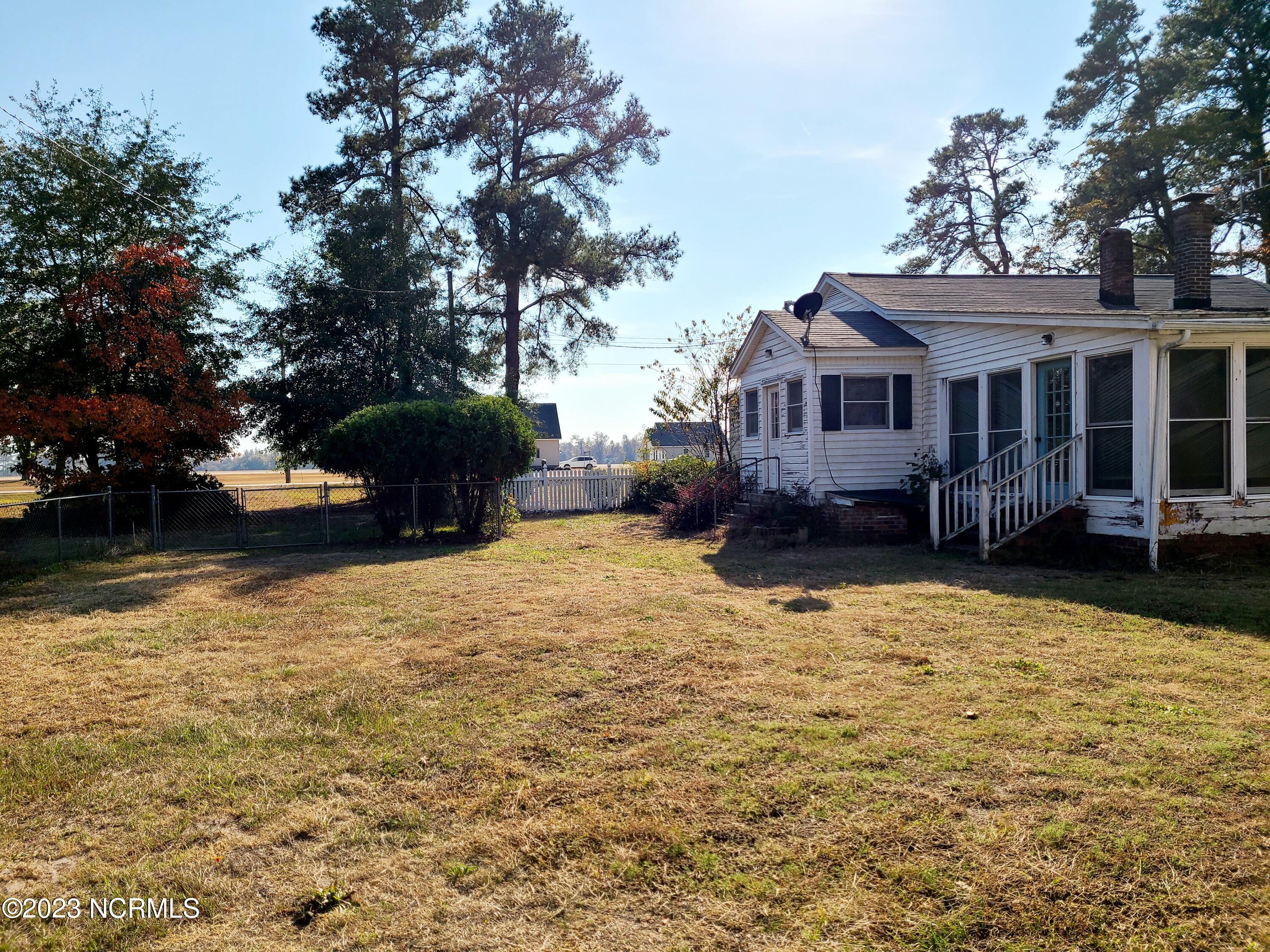 1522 High House Road Clinton, NC 28328 - Photo 9 of 22 20231108_140126
