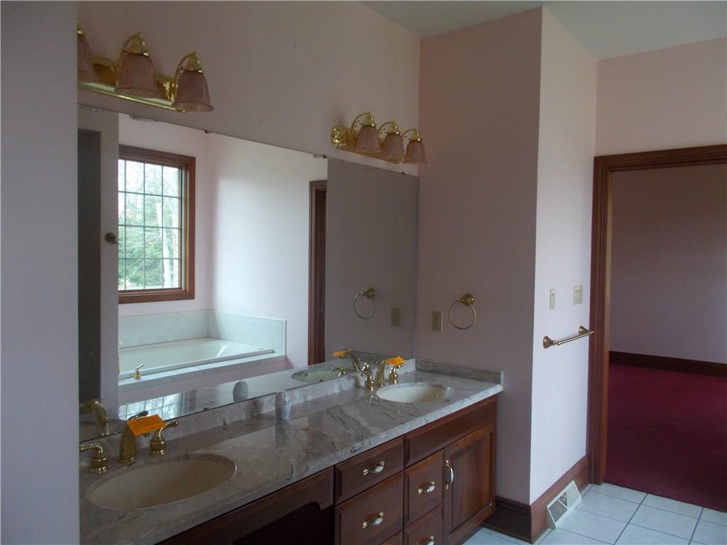 817 Westminster Road Hermitage, PA 16148 - Photo 5 of 14 Master Bath