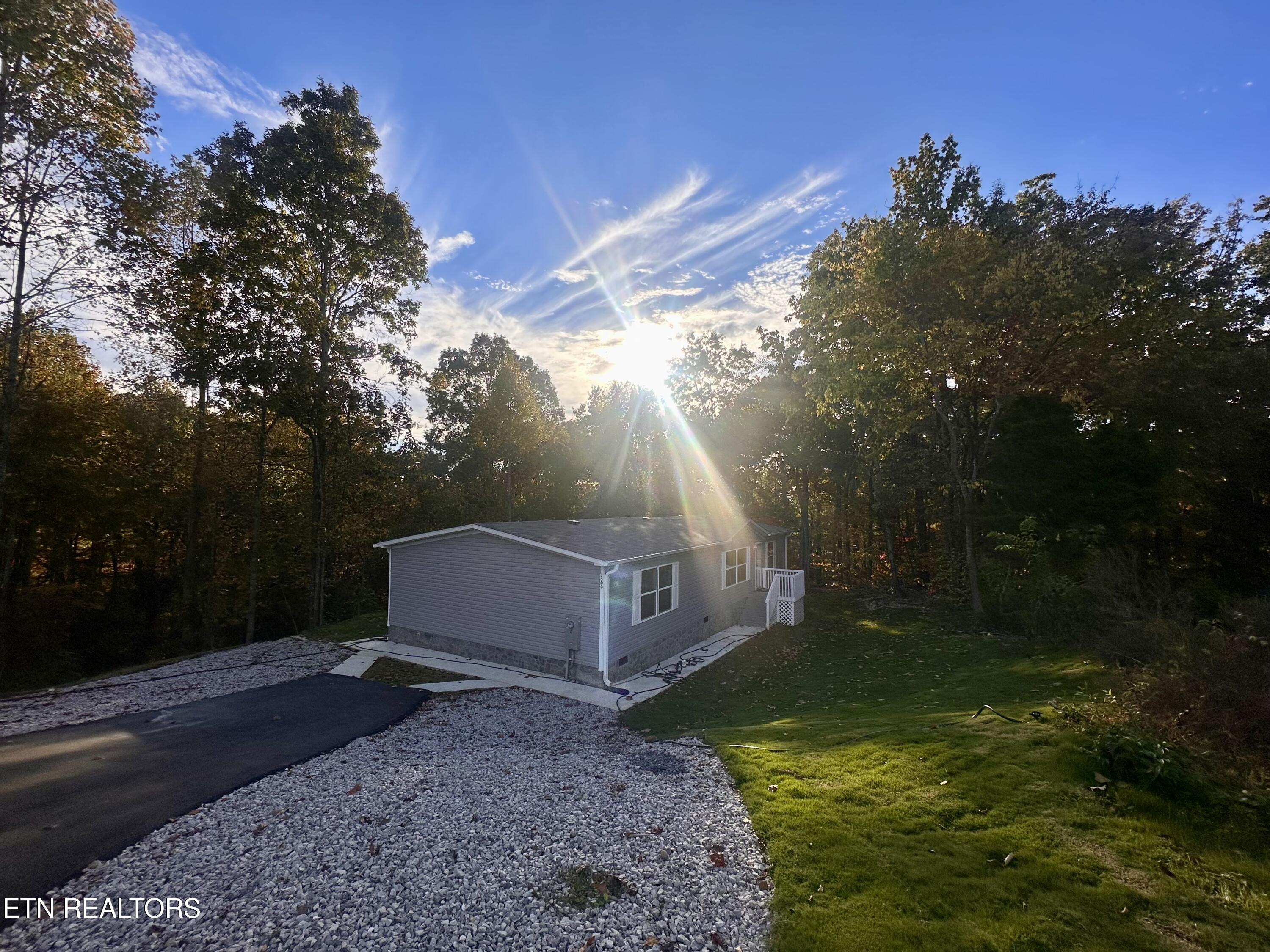 7500 Hunters Ridge Way Knoxville, TN 37914 - Photo 2 of 18 2