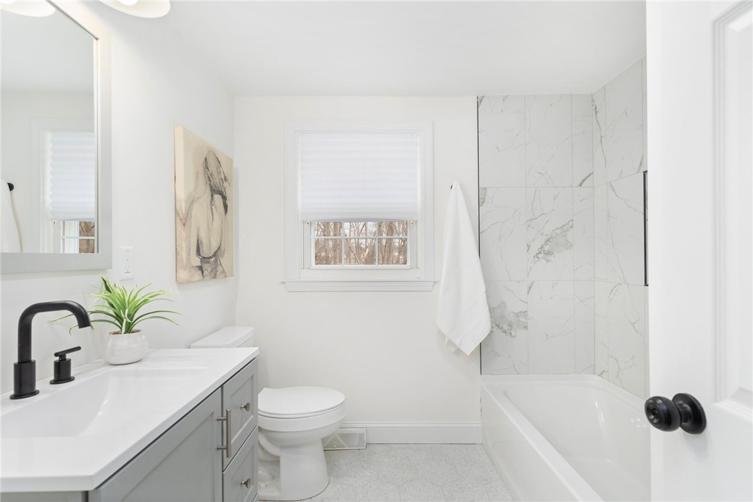 96 Walnut Glen Drive Warwick, RI 02886 - Photo 13 of 38