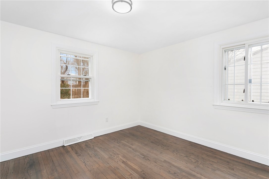 96 Walnut Glen Drive Warwick, RI 02886 - Photo 17 of 38