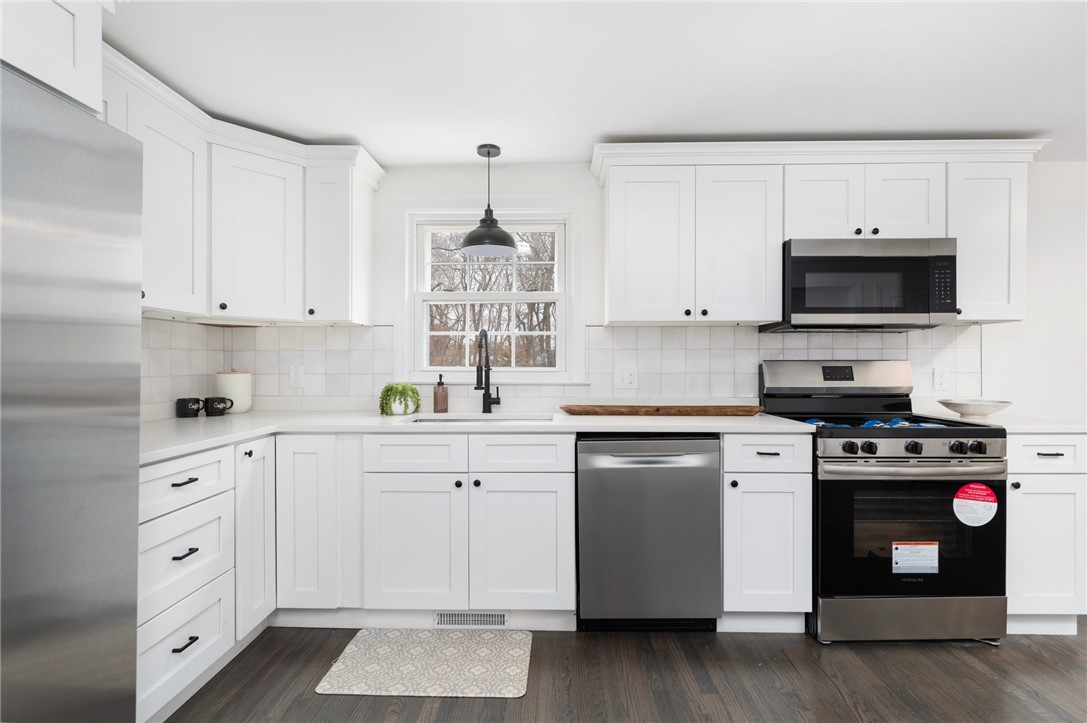 96 Walnut Glen Drive Warwick, RI 02886 - Photo 5 of 38