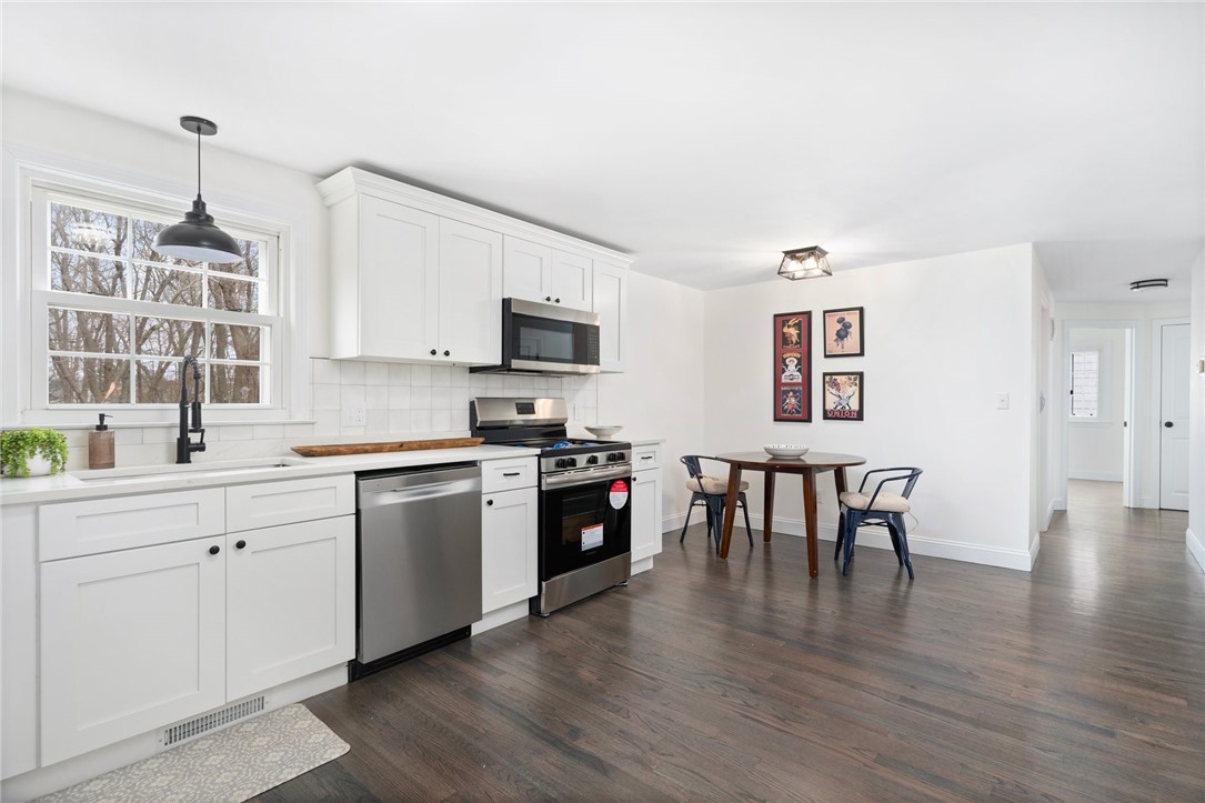 96 Walnut Glen Drive Warwick, RI 02886 - Photo 7 of 38