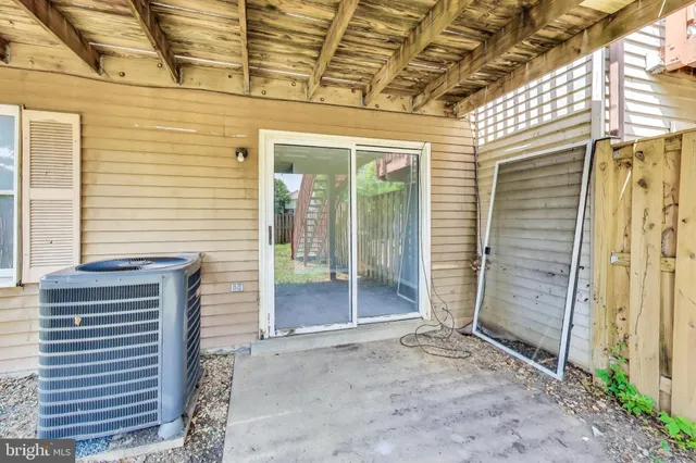 a view of entryway door of the house