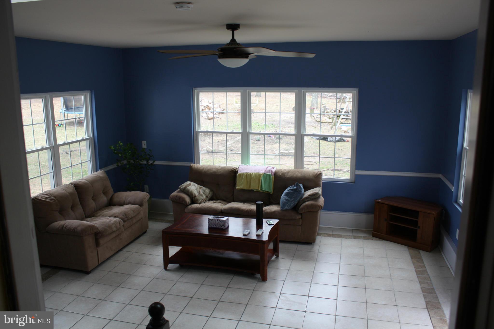 889 Woods Road Pasadena, MD 21122 - Photo 12 of 24 Family Room