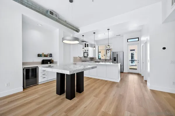 $1,599,000 | 465 South Cleveland Street, Unit 103, Oceanside, CA 92054