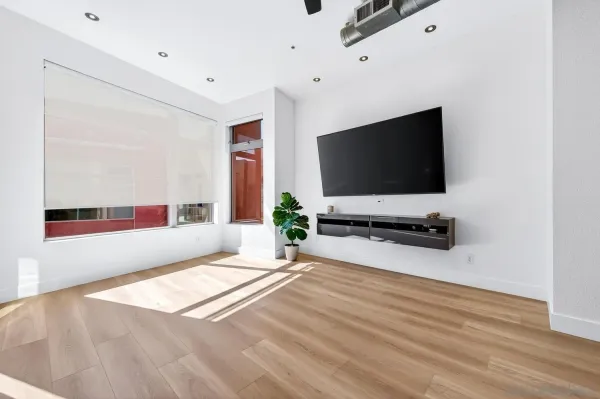 $1,599,000 | 465 South Cleveland Street, Unit 103, Oceanside, CA 92054