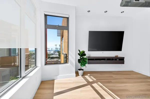 $1,599,000 | 465 South Cleveland Street, Unit 103, Oceanside, CA 92054