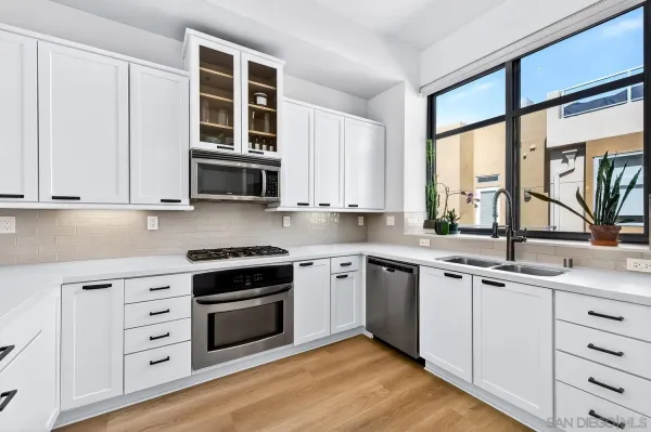 $1,599,000 | 465 South Cleveland Street, Unit 103, Oceanside, CA 92054