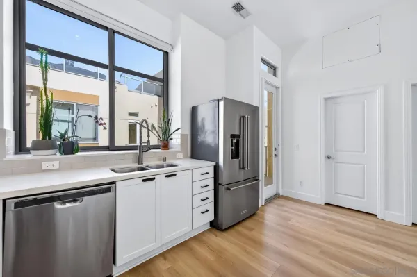 $1,599,000 | 465 South Cleveland Street, Unit 103, Oceanside, CA 92054
