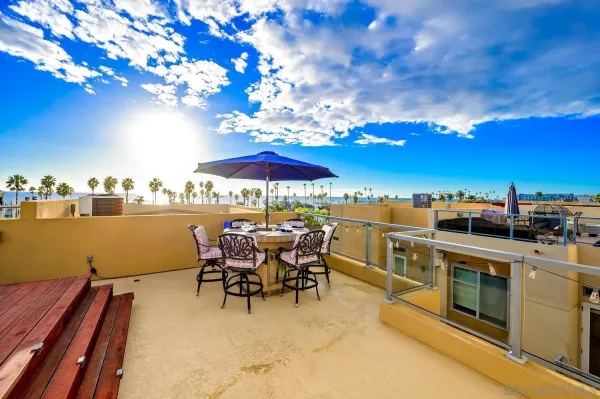 $1,599,000 | 465 South Cleveland Street, Unit 103, Oceanside, CA 92054