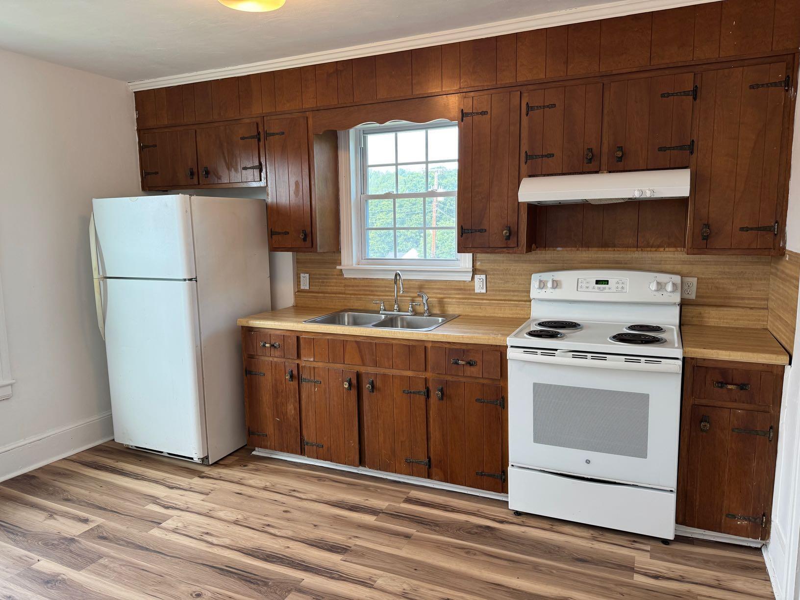 31 Linden Road, Unit 3 Bassett, VA 24055 - Photo 2 of 5 8E186F02-8BF6-4AFF-B0DC-D298558E0587