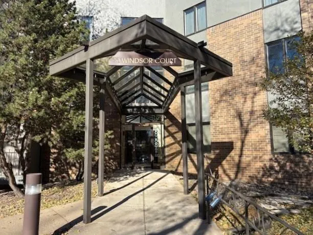 $162,900 | 10 Windsor Court, Unit 214, New Brighton, MN 55112