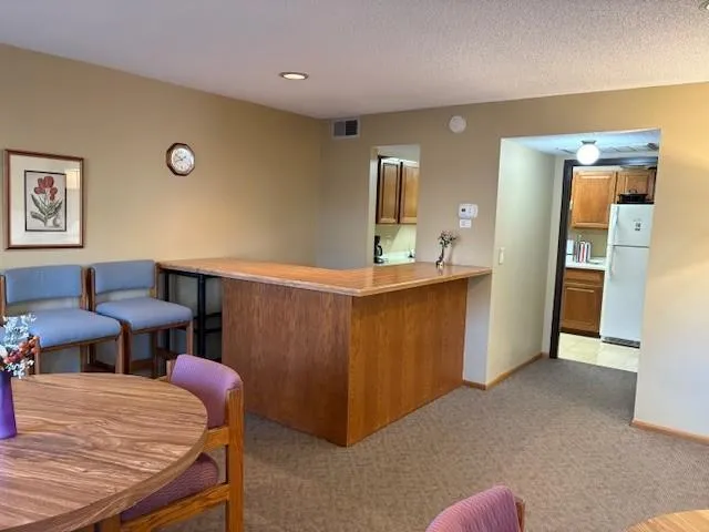 $162,900 | 10 Windsor Court, Unit 214, New Brighton, MN 55112