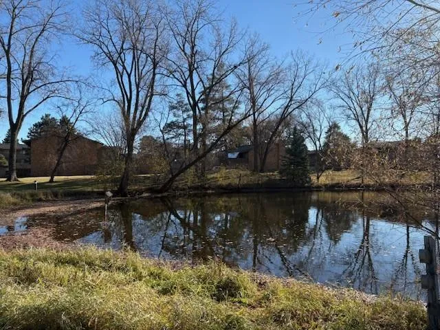 $162,900 | 10 Windsor Court, Unit 214, New Brighton, MN 55112