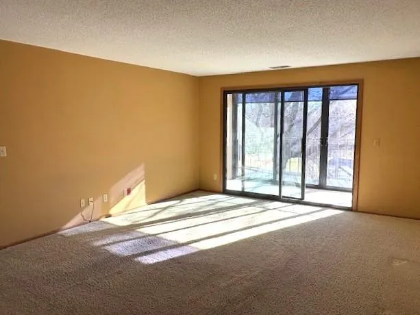 $162,900 | 10 Windsor Court, Unit 214, New Brighton, MN 55112