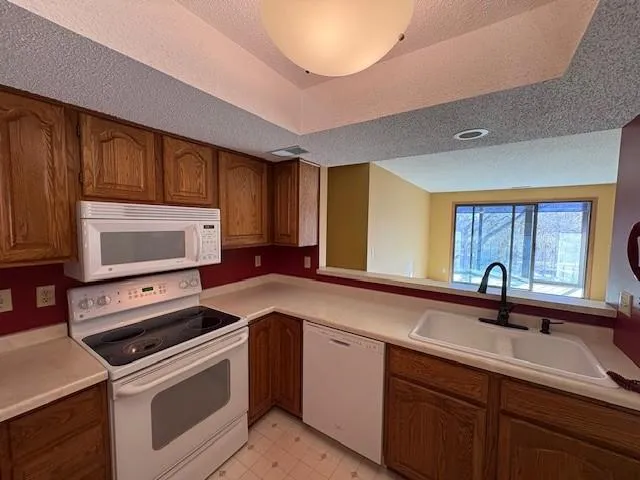 $162,900 | 10 Windsor Court, Unit 214, New Brighton, MN 55112