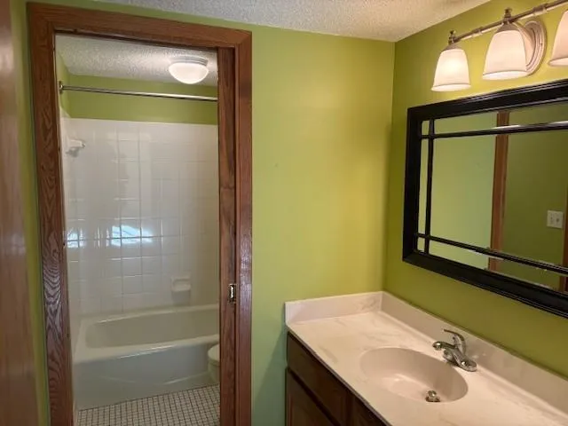 $162,900 | 10 Windsor Court, Unit 214, New Brighton, MN 55112