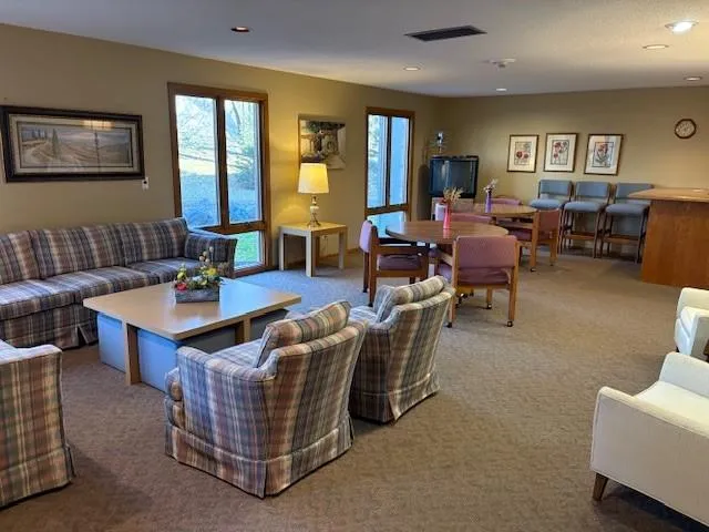 $162,900 | 10 Windsor Court, Unit 214, New Brighton, MN 55112