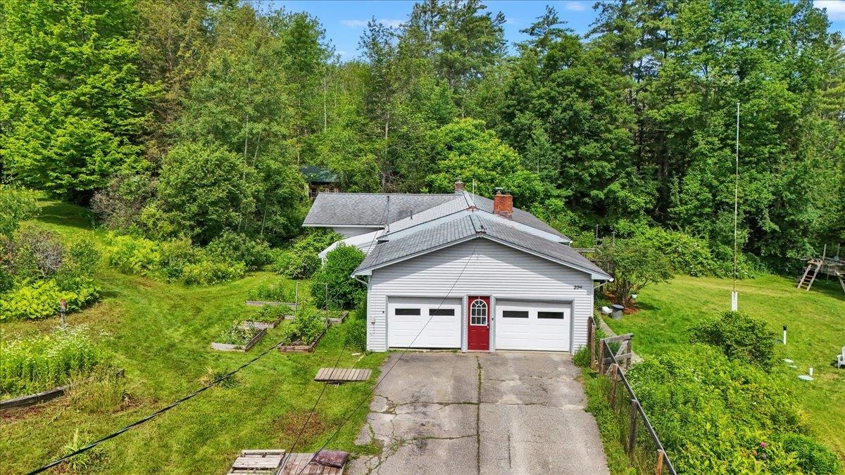 204 Lawrence Road Richmond, VT 05477 - Photo 2 of 60
