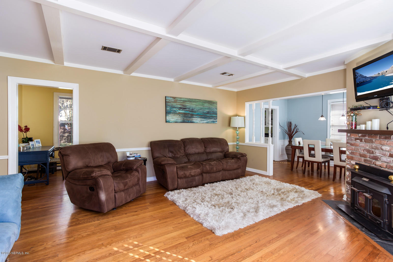 1435 Nicholson Road Jacksonville, FL 32207 - Photo 13 of 24 a living room with furniture and a wooden floor