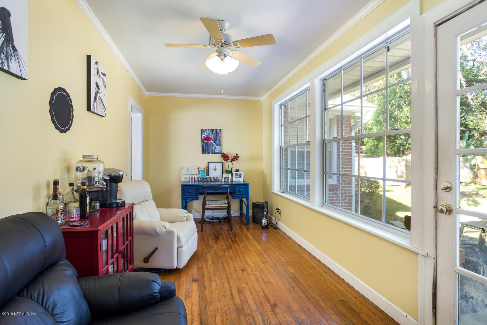 1435 Nicholson Road Jacksonville, FL 32207 - Photo 19 of 24 a living room with furniture and a large window