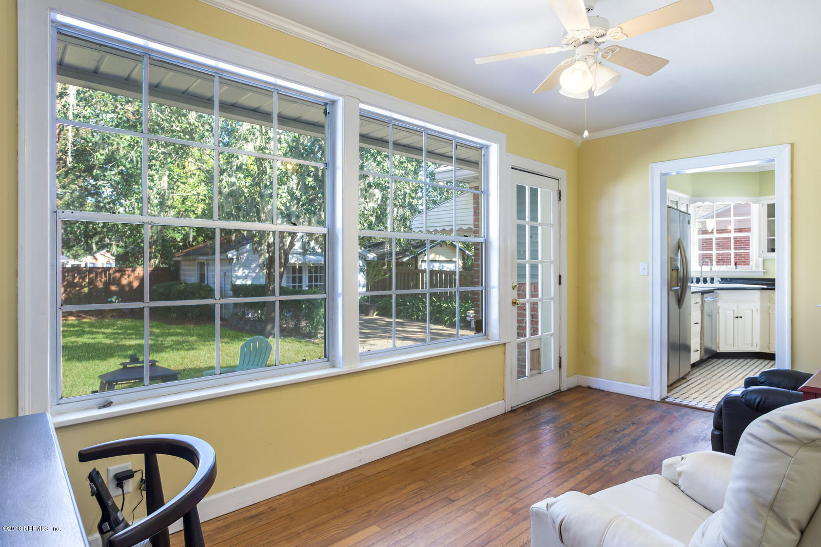1435 Nicholson Road Jacksonville, FL 32207 - Photo 20 of 24 a living room with furniture and a large window