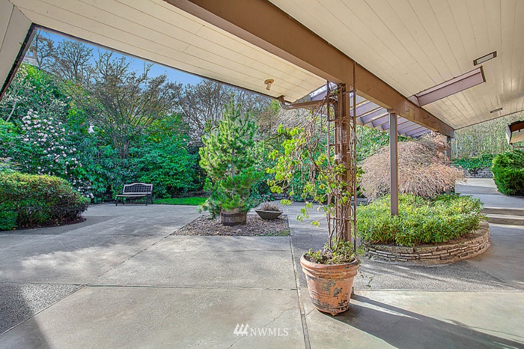 6647 Northeast Windermere Road Seattle, WA 98115 - Photo 18 of 25