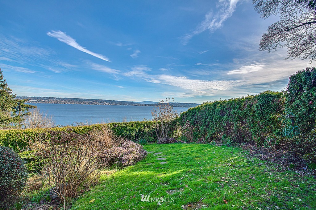 6647 Northeast Windermere Road Seattle, WA 98115 - Photo 20 of 25