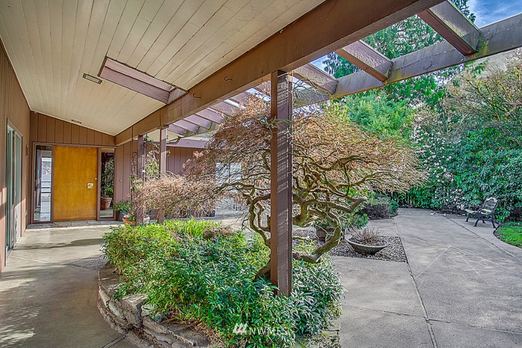 6647 Northeast Windermere Road Seattle, WA 98115 - Photo 22 of 25