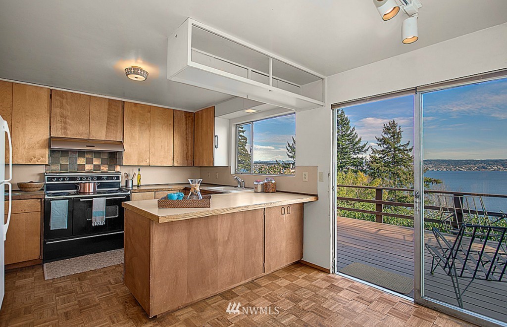 6647 Northeast Windermere Road Seattle, WA 98115 - Photo 7 of 25