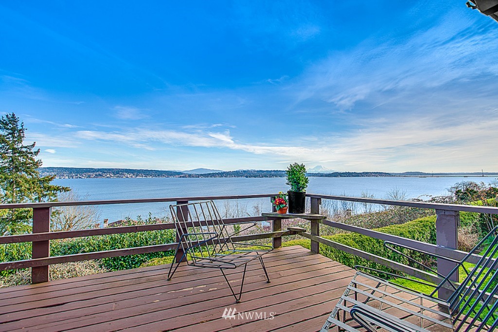 6647 Northeast Windermere Road Seattle, WA 98115 - Photo 8 of 25