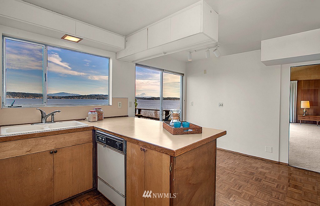 6647 Northeast Windermere Road Seattle, WA 98115 - Photo 9 of 25
