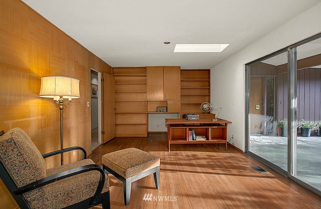 6647 Northeast Windermere Road Seattle, WA 98115 - Photo 10 of 25