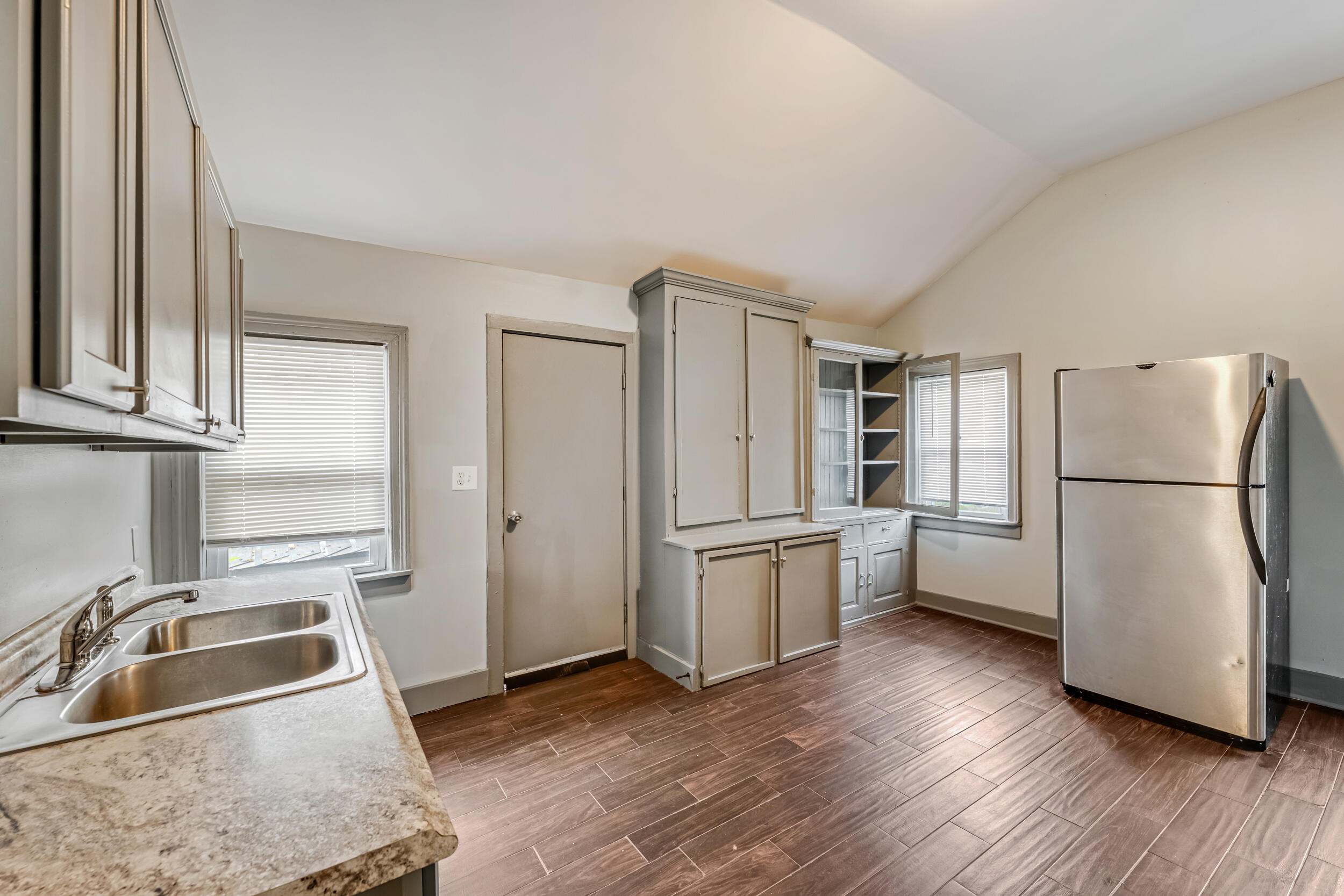229 West Orchard Street Milwaukee, WI 53204 - Photo 8 of 20 Kitchen
