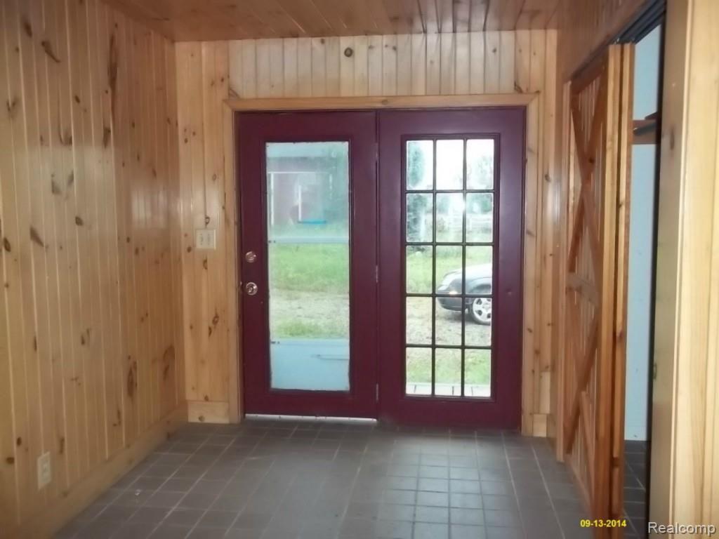 10400 Chase Lake Road Fowlerville, MI 48836 - Photo 15 of 29 hall.jpg
