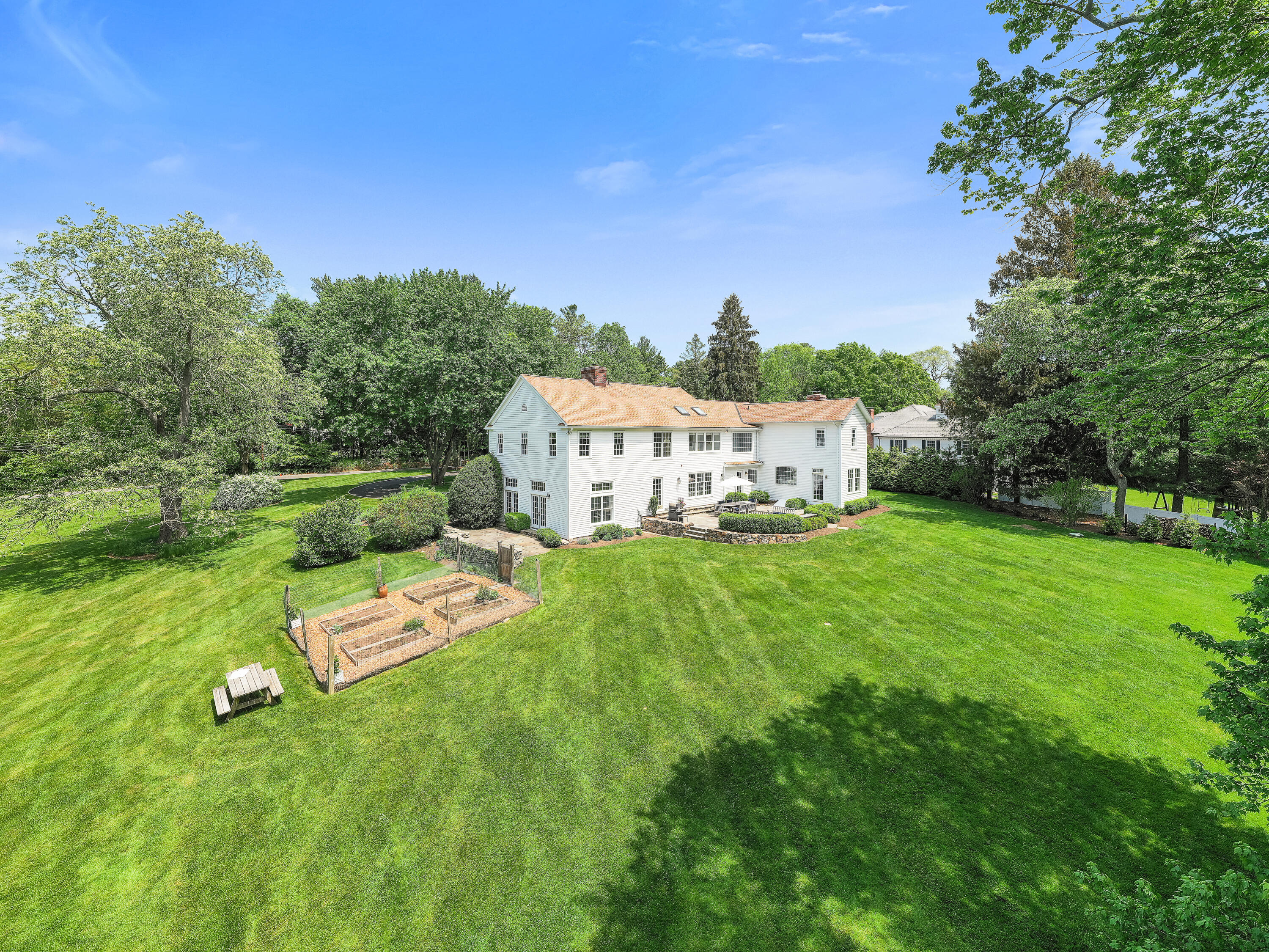 8 Stonewall Lane Darien, CT 06820 - Photo 36 of 38 8 Stonewall Ln, Darien, CT 06820-25