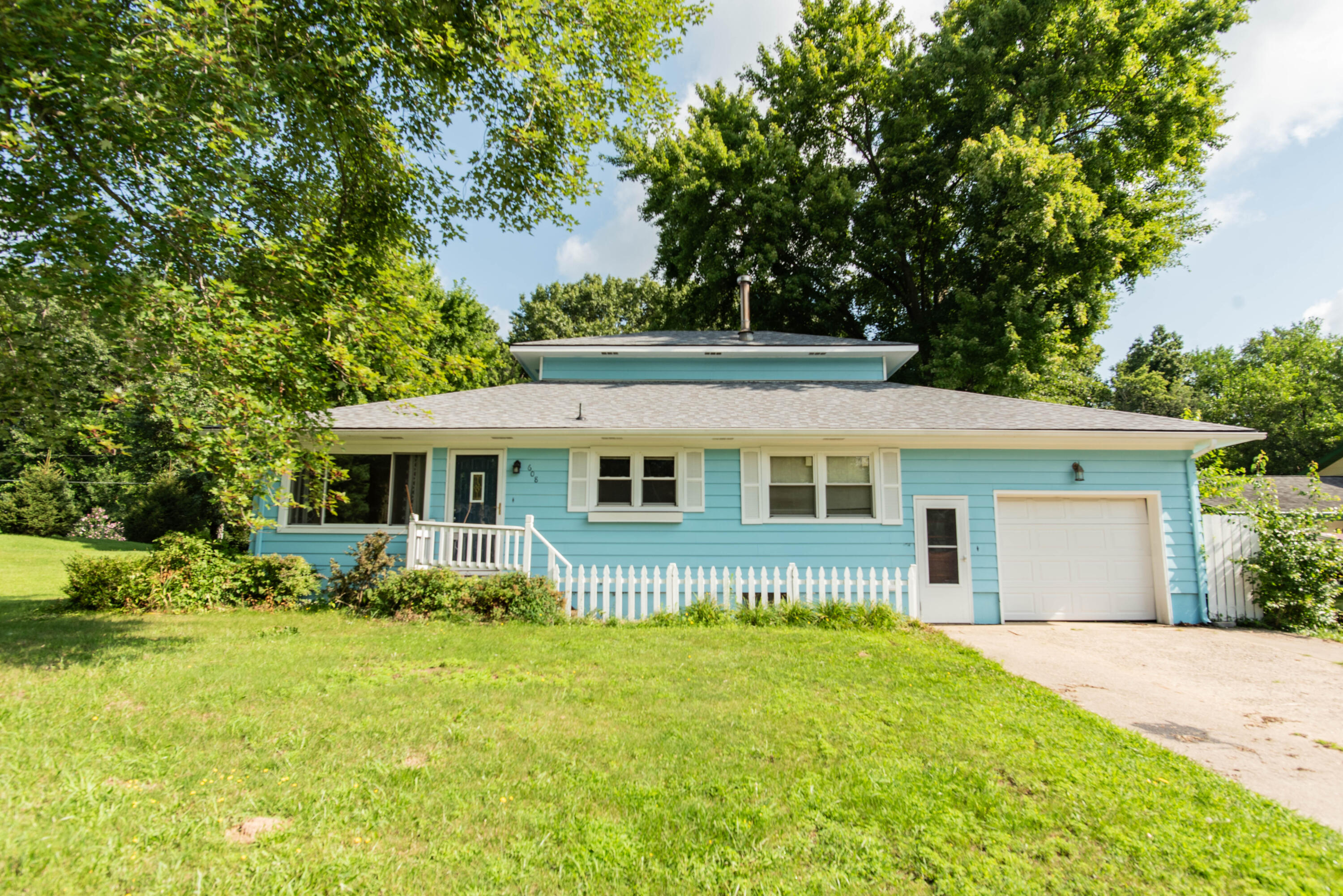 608 Lakeview Road Paw Paw, MI 49079 - Photo 1 of 31 Lakeview Road 608-1