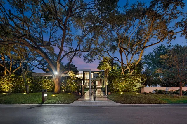 a view of entryway with a front door