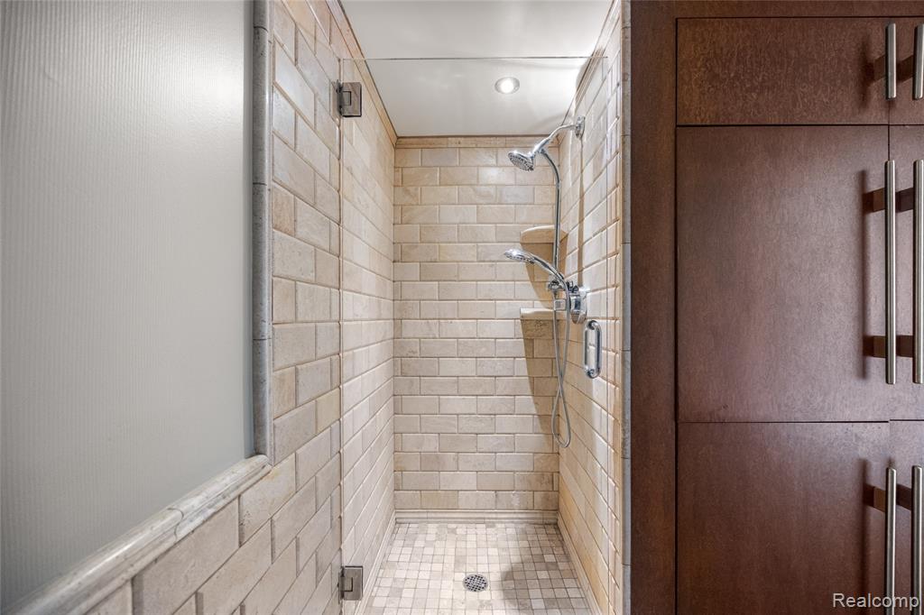 31705 South River Road, Unit B Harrison Township, MI 48045 - Photo 19 of 40 Gallery Image 19