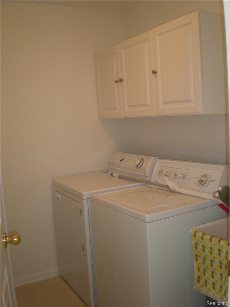 1219 Crystal Pointe Circle, Unit 48 Fenton, MI 48430 - Photo 14 of 25 Laundry Rm 1