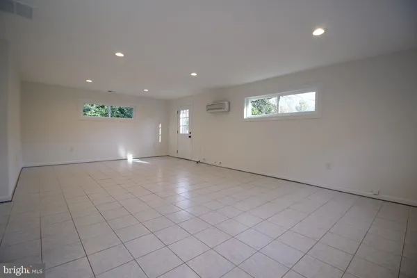 $3,500 | 2129 Grayson Place, Falls Church, VA 22043
