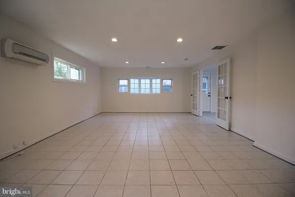 $3,500 | 2129 Grayson Place, Falls Church, VA 22043