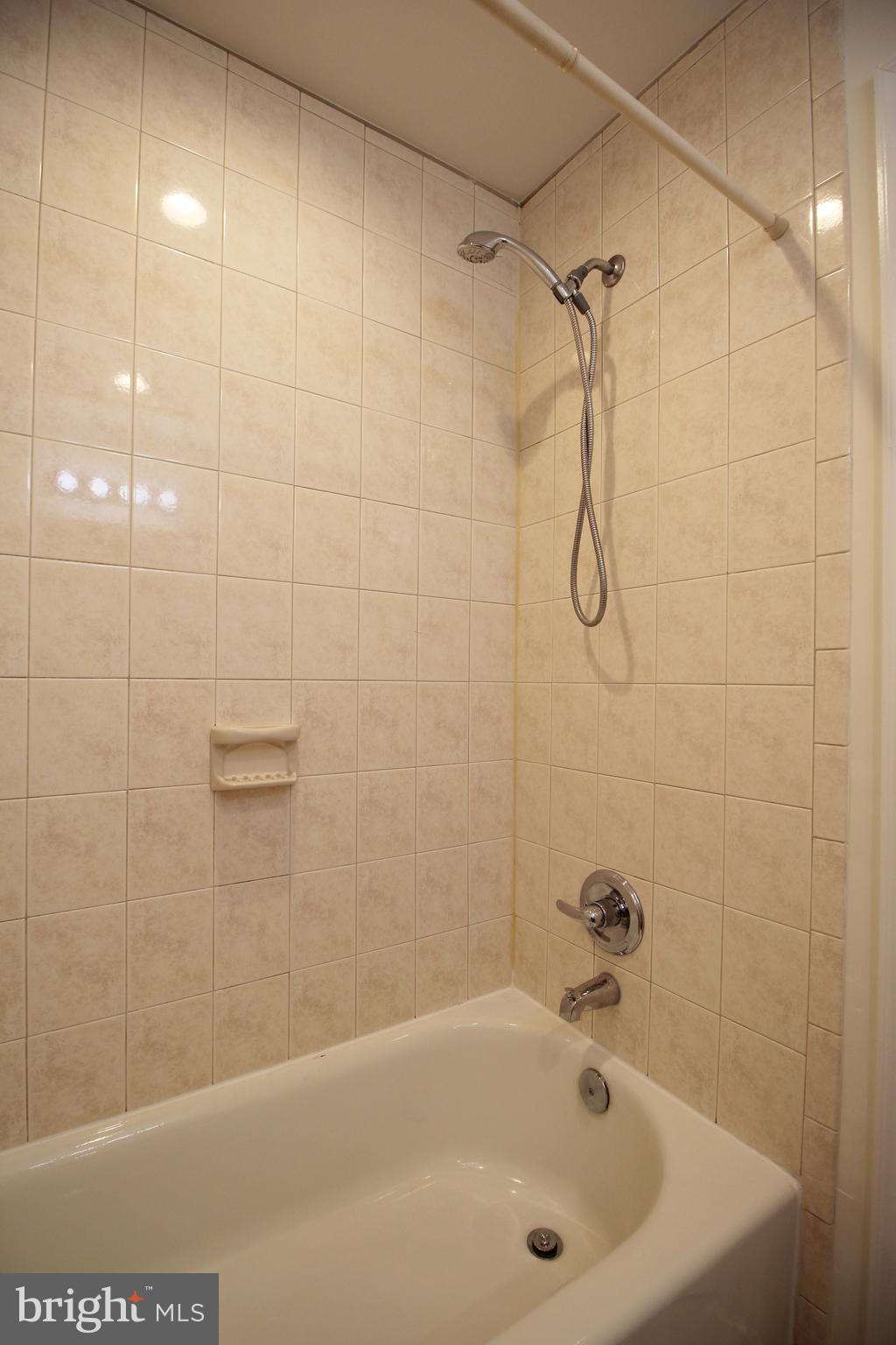 2129 Grayson Place Falls Church, VA 22043 - Photo 25 of 26 a bathroom with a bath tub with a shower