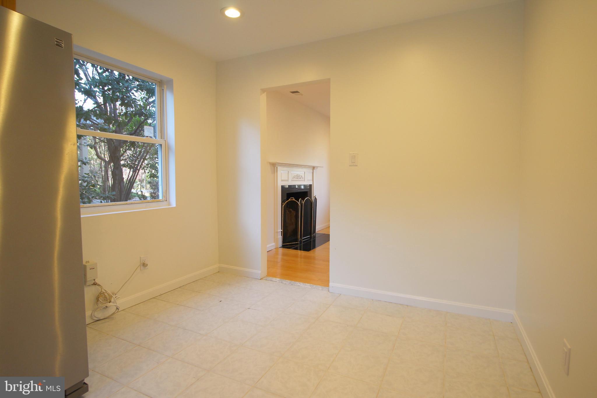 2129 Grayson Place Falls Church, VA 22043 - Photo 8 of 26 an empty room with windows and closet