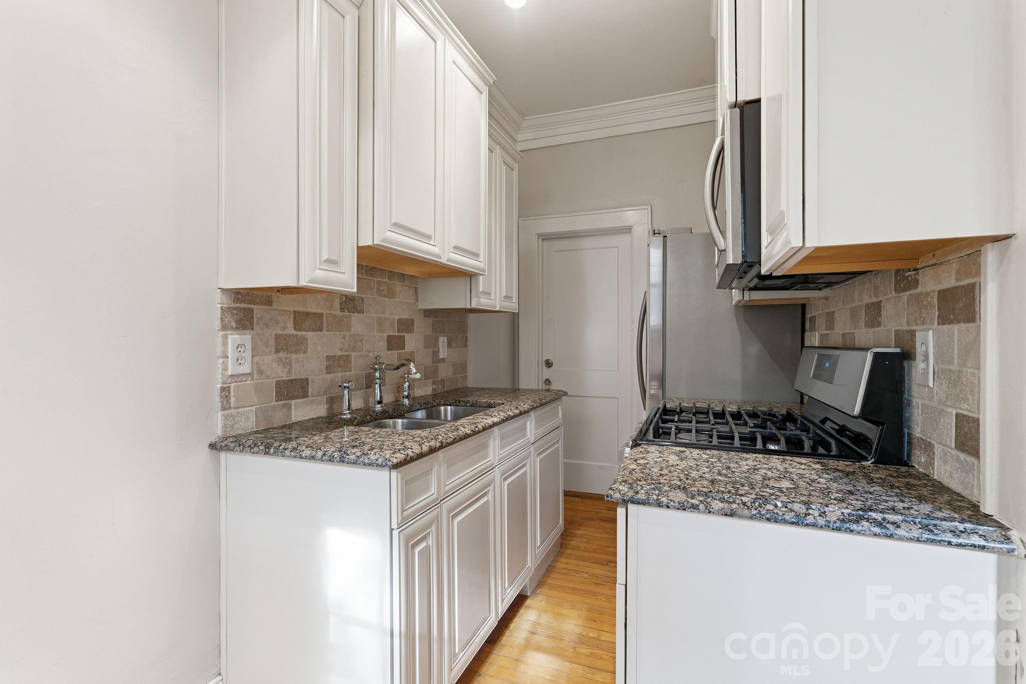 916 Bromley Road Charlotte, NC 28207 - Photo 8 of 45