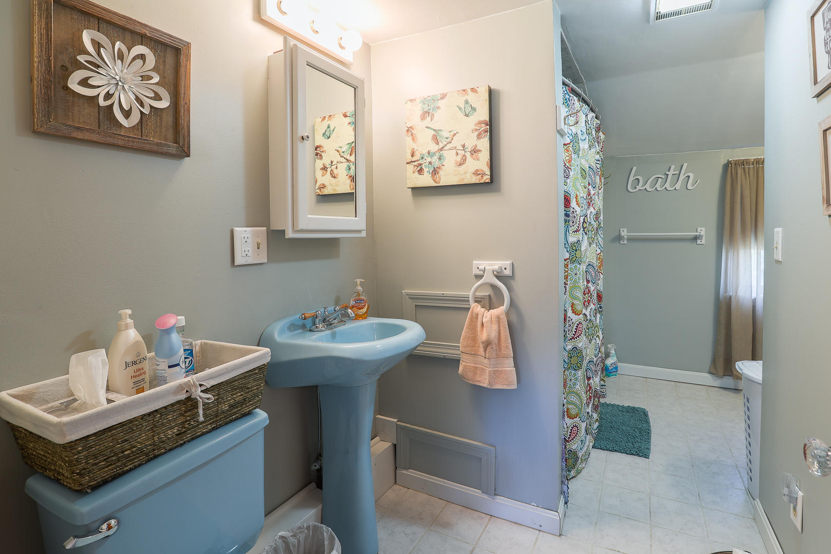 607 Kennebec Road Hampden, ME 04444 - Photo 31 of 39 guestbath1