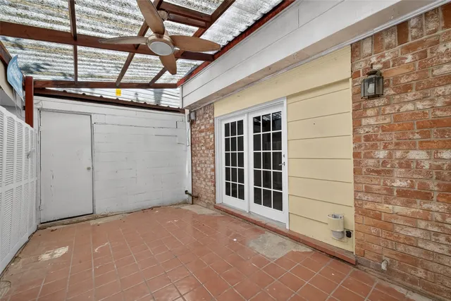 a view of empty room with windows